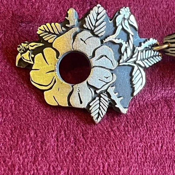 Alice Seely Iris Bracelet - Picture 3 of 6